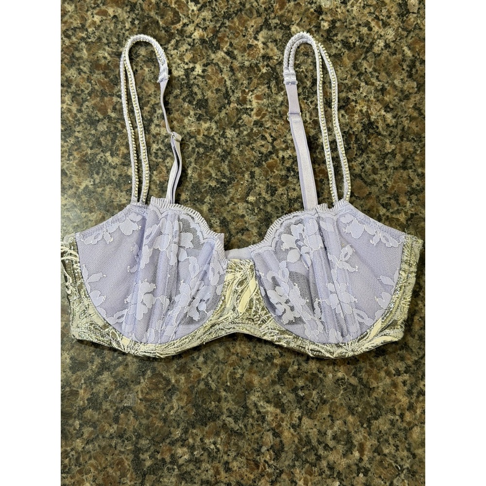 VS PINK Date Bra Lavender Floral Lace Underwire Bra Rhinestone Straps Purple